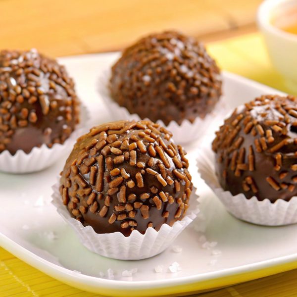 Brigadeiros de caramelo salgado